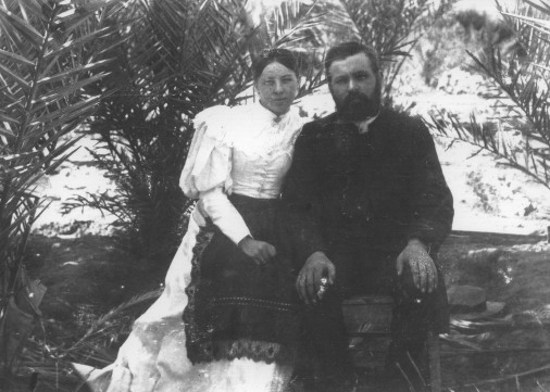 Carl and Frieda Strehlow in their garden